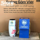 lo-hoa-gom-su-in-logo-don-bien-phong-viet-nam-dang-bom-mau-trang-ve-hoa-dao-do-1