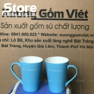 ly-su-in-logo-MAERSK-dang-vat-cao-quai-ban-tim-mau-xanh-duong-1